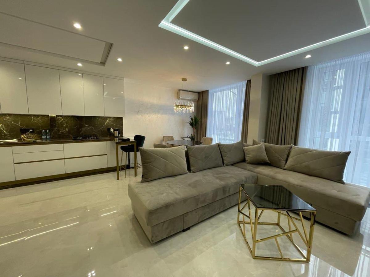 Apartments Vip Avalon Lviv Exterior foto