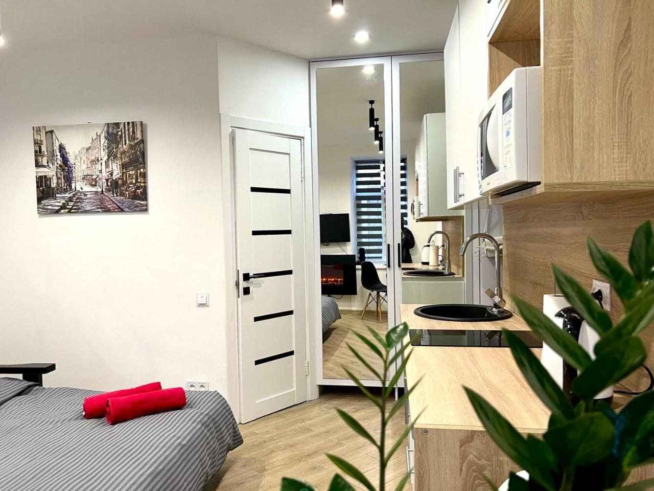 Apartments Vip Avalon Lviv Exterior foto
