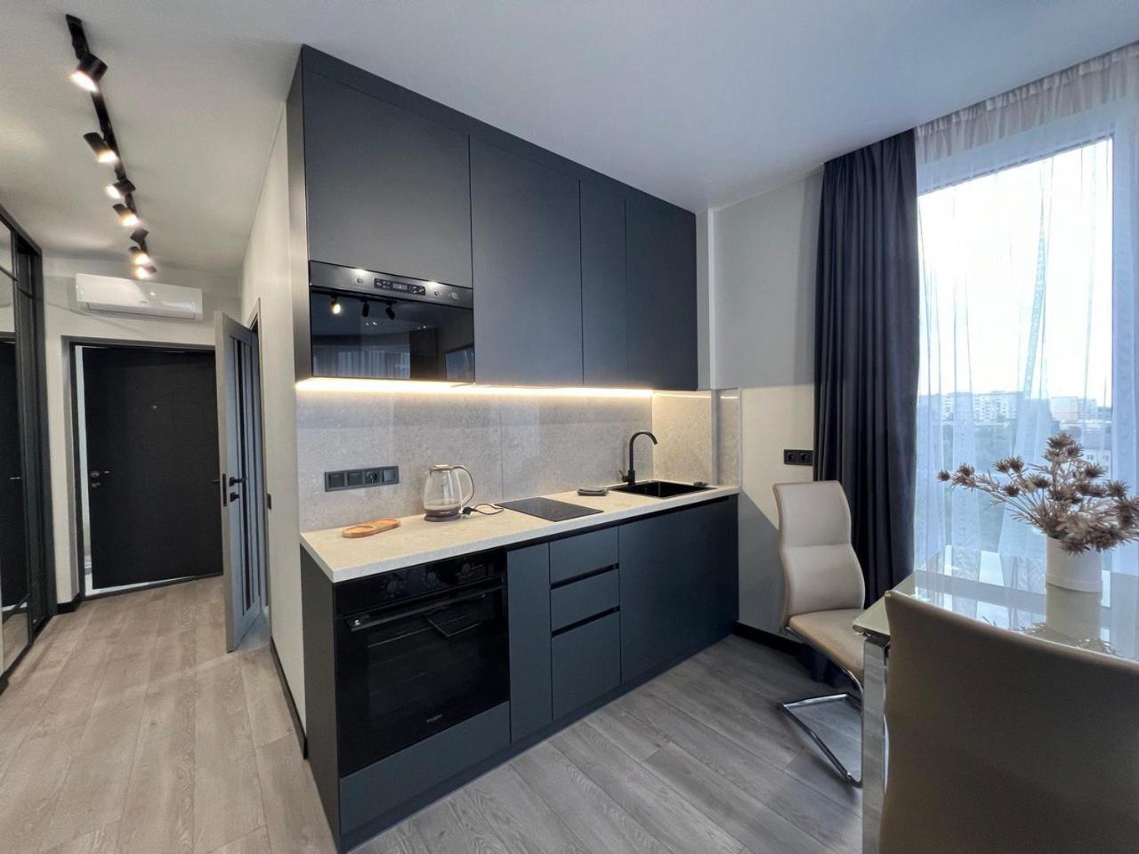 Apartments Vip Avalon Lviv Exterior foto