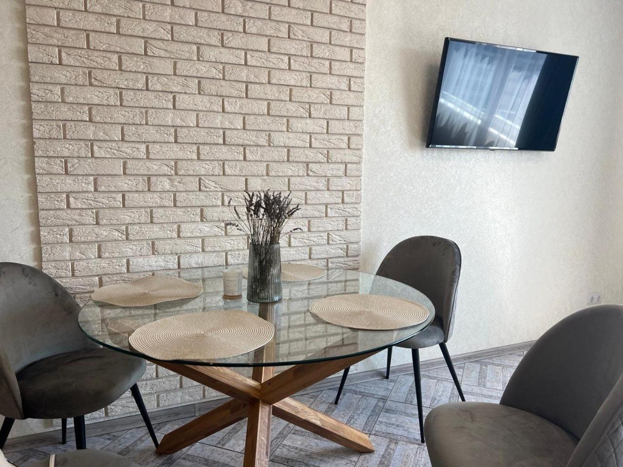 Apartments Vip Avalon Lviv Exterior foto